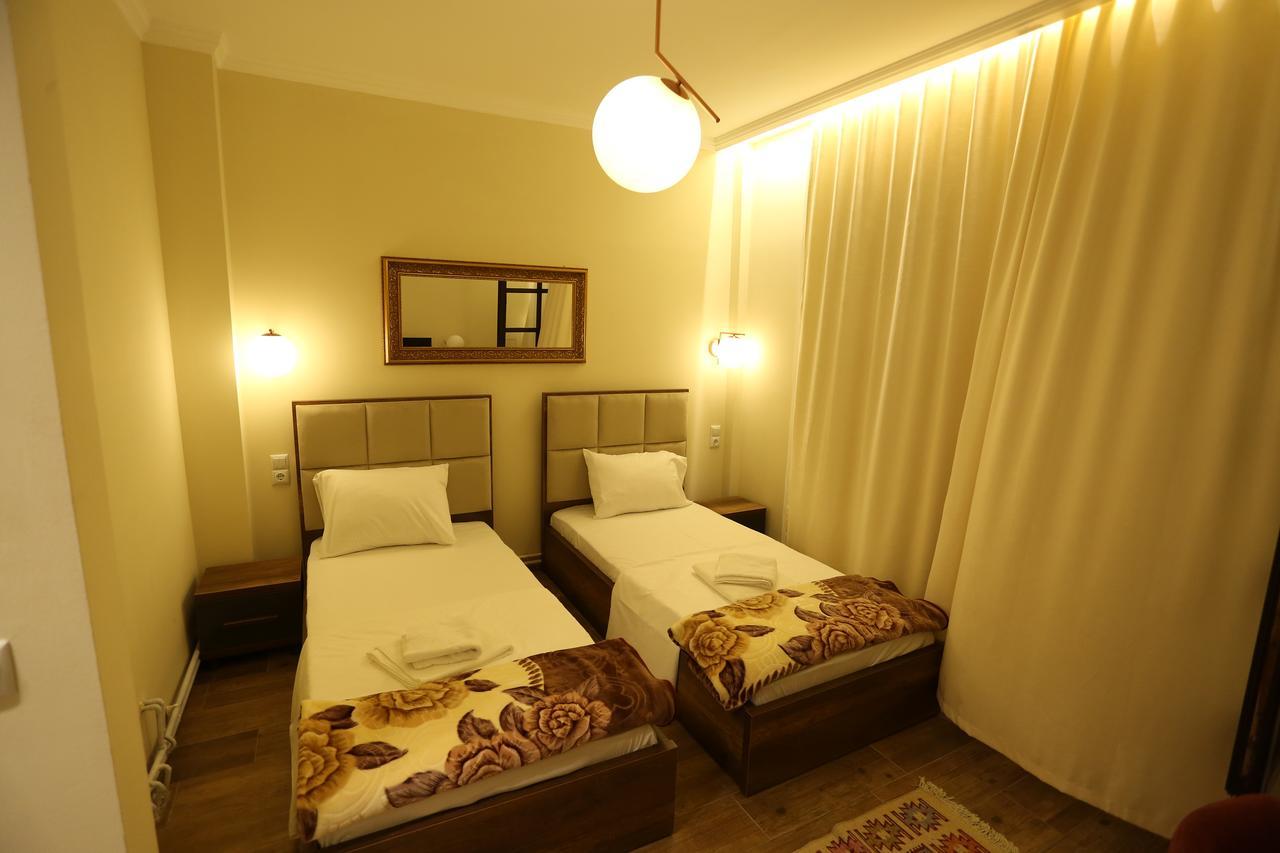 Saray Hotel Prizren Exteriör bild