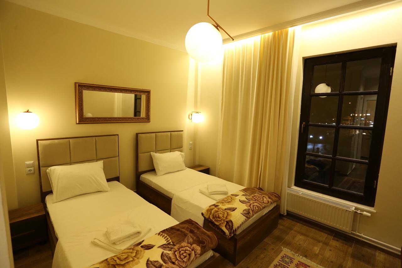 Saray Hotel Prizren Exteriör bild
